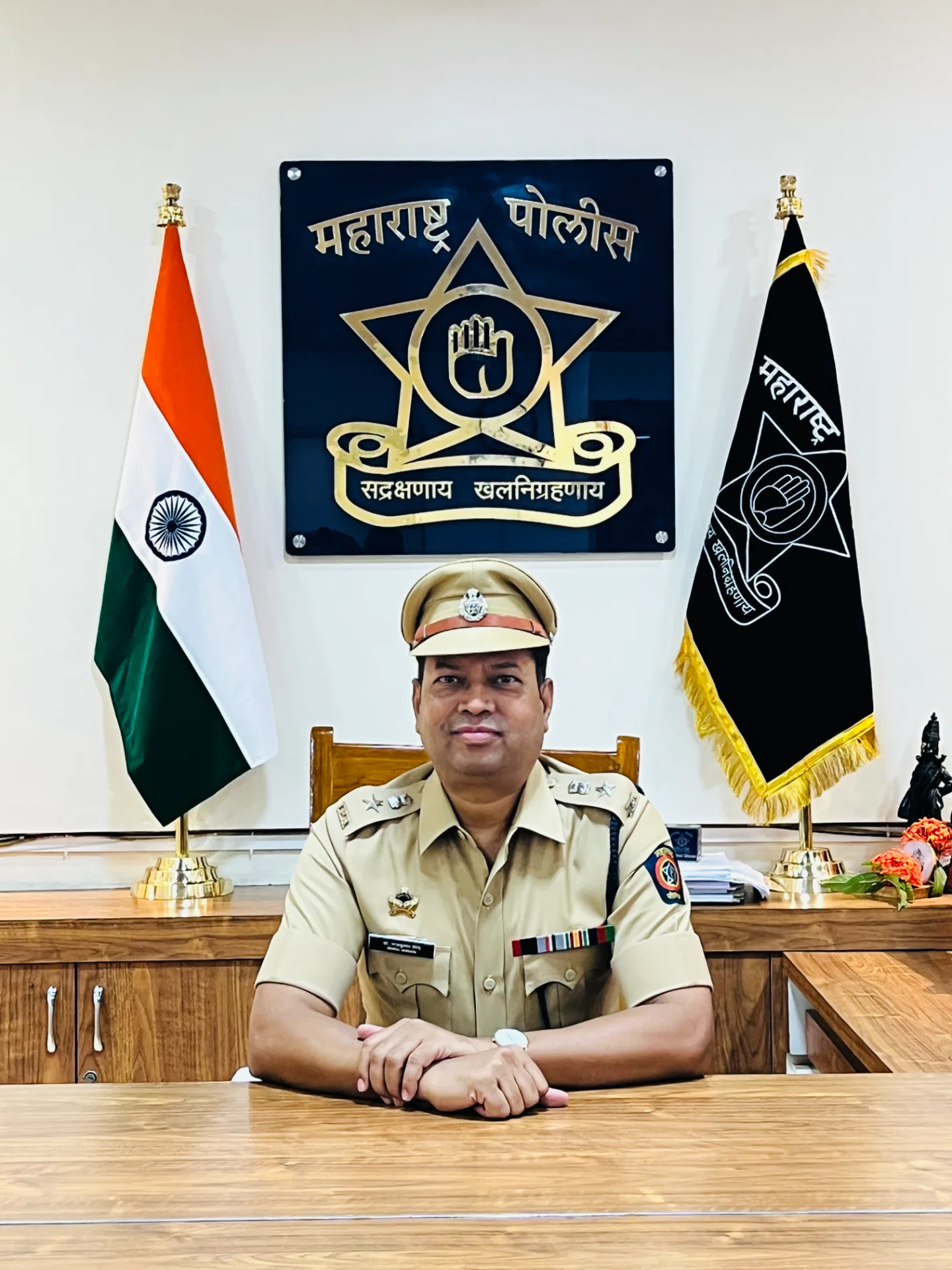 पोलीस अधीक्षक यांचे छायाचित्र - डॉ. राजकुमार शिंदे (भा.पो.से.) पोलीस अधीक्षक यांचे छायाचित्र